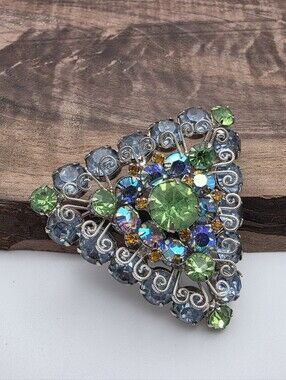 Gorgeous Unsigned Vintage Triangular Aurora Crystal Brooch Blue Green Silvertone